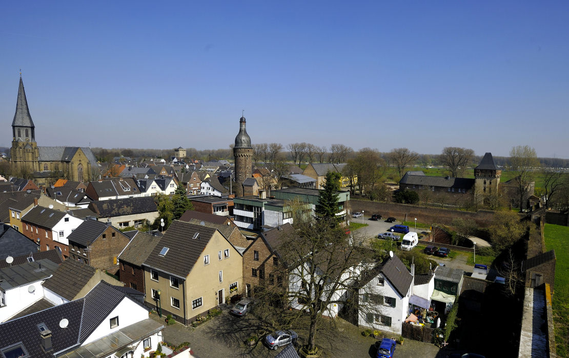Bilder von Zons, der historischen Mühle und Stadtbefestigung ...